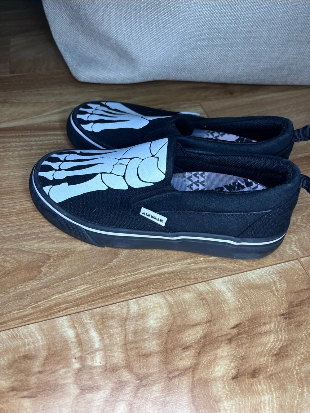 Airwalk Kids Skeleton Slip-On Sneakers Black White Canvas Shoes Size 3